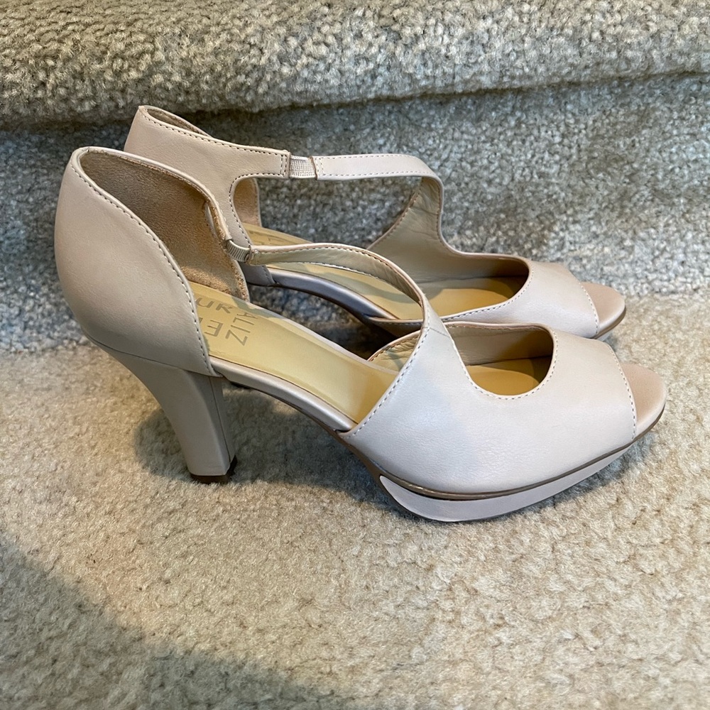 Naturalizer Heels - Picture 2 of 5
